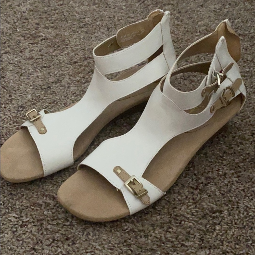 Aerosols sandals
